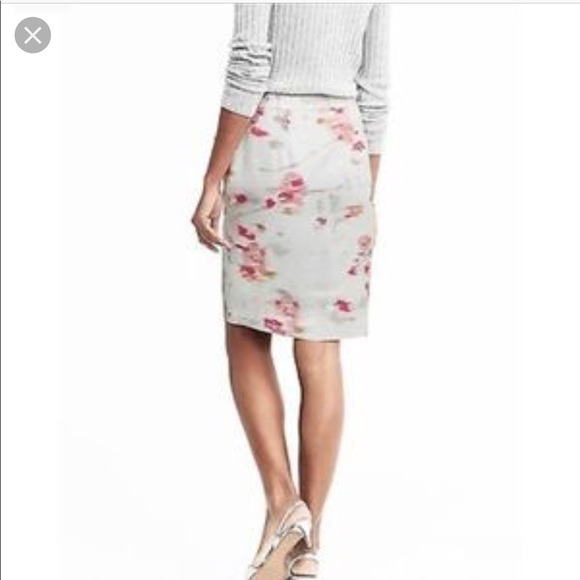 Banana Republic | Side Pleat Pencil Skirt - Picture 8 of 8